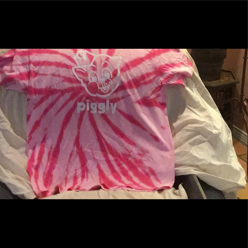 THESE SHIRTS ARE SOLD. HAVING TROUBLE DELETING DUPLICATE LISTING